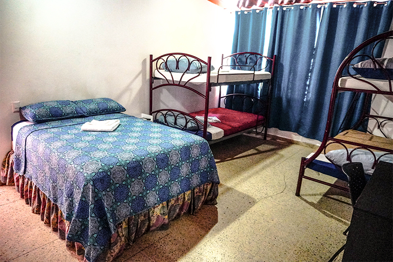 Habitación Multi-Familiar: Erupciona Alegría Colectiva para Grandes Grupos en San Salvador